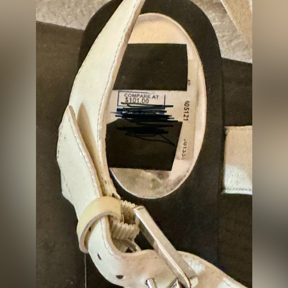 Authentic “ MICHAEL KORS “ Sandals size 7M - Picture 12 of 15